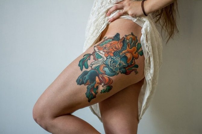 Beautiful tattoo on the hip