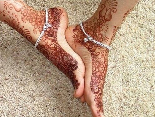 Mehendi on a leg. Sketches, drawings for beginners, photos