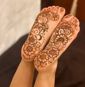 Mehendi on a leg. Sketches, drawings for beginners, photo