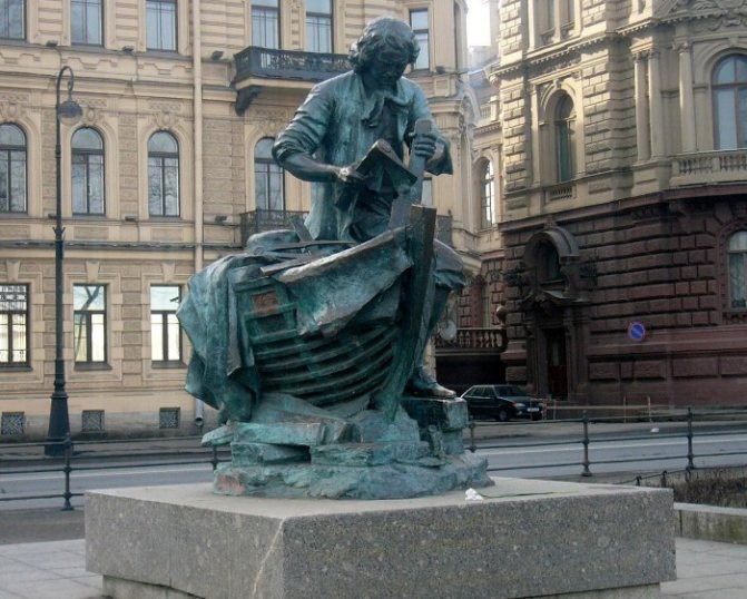 The Tsar-Carpenter on the Neva embankment in St. Petersburg by sculptor L. Bernshtam