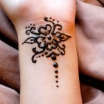 Henna Drawings on the Wrist. Easy sketches for beginners