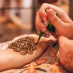 Painting a henna