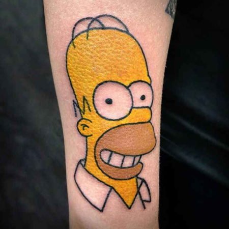 The Simpsons tattoo Homer on his arm