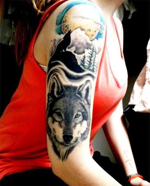 Plot tattoo with a wolf on a girl's shoulder