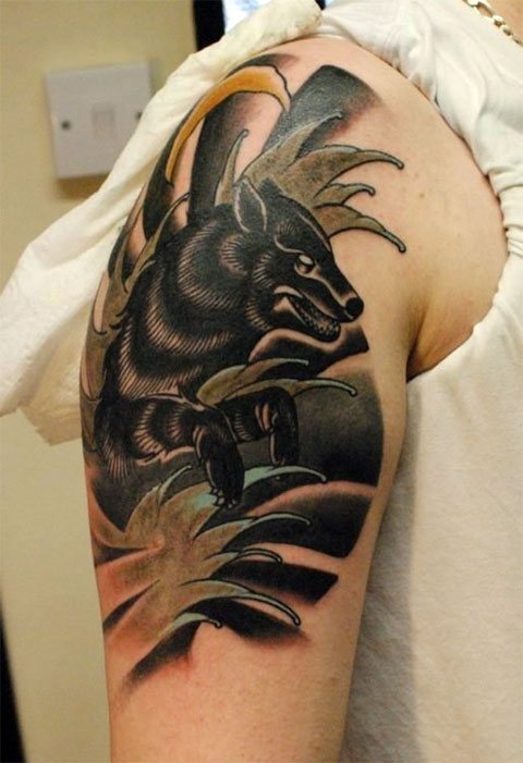 Tattoo black wolf on shoulders for girls