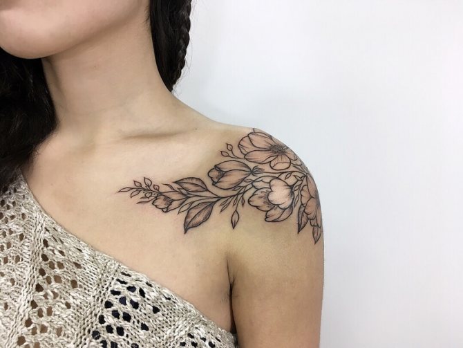 Tattoo on the shoulder for girls