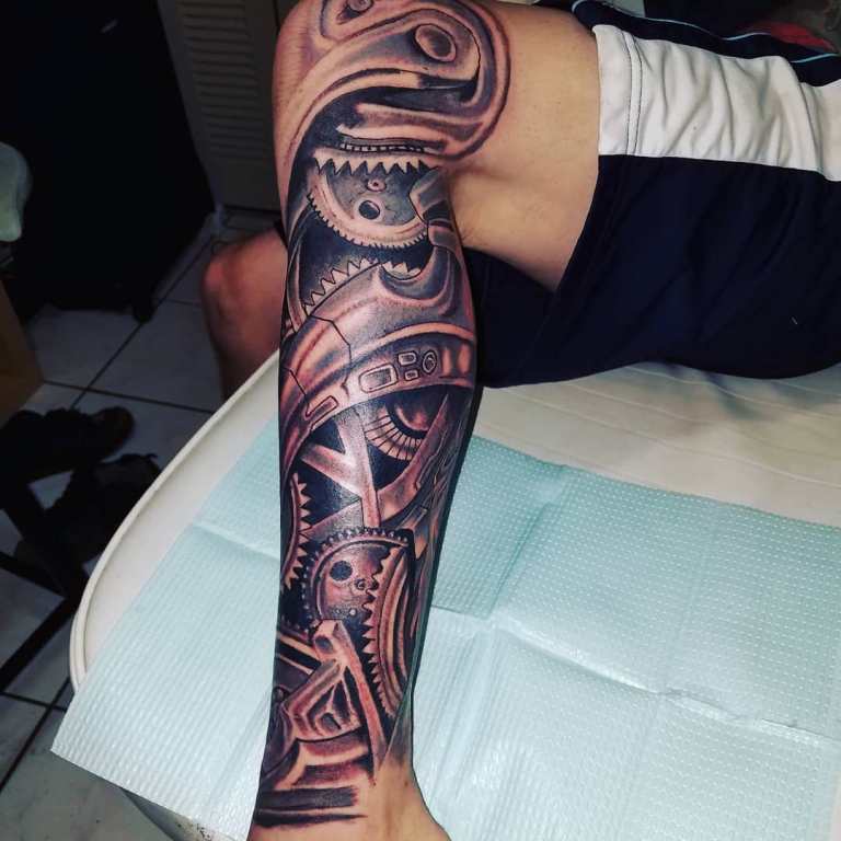 Tattoo gears on a guy's leg