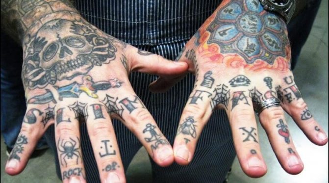 Tattoo on hand - Tattoo on hand - Hand tattoo - Tattoo on hand for men - Men's hand tattoos