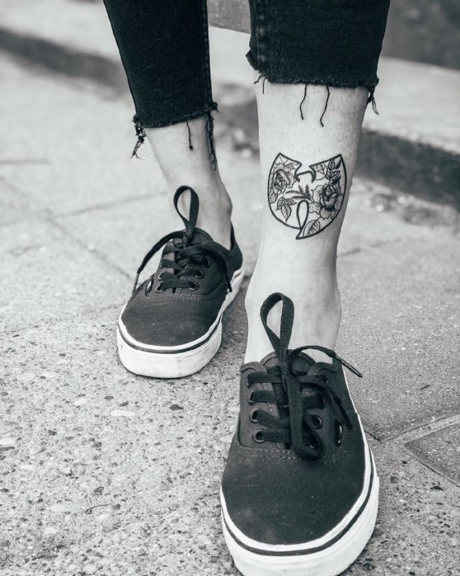 Men's leg tattoos