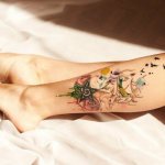 women tattoo on her leg