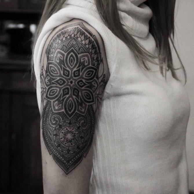 Tattoo on the shoulder - sketch