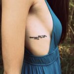 Tattoo on the Ribs of Girls photo