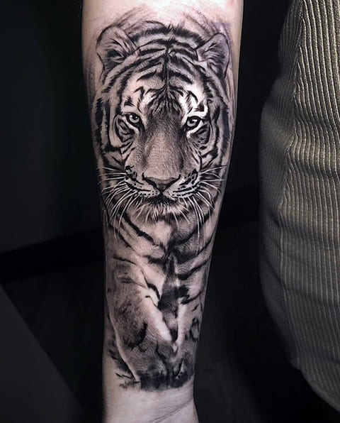 Tattoo tiger on hand