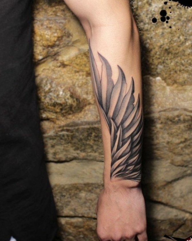 Wings tattoo can be small
